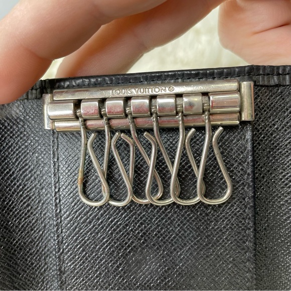 Louis Vuitton Black Epi 6-key wallet - Picture 12 of 16